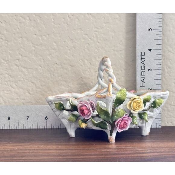 VINTAGE SCHIERHOLZ DRESDEN DIAMOND SHAPED PORCELAIN BASKET WITH APPLIED ROSES - Picture 14 of 16